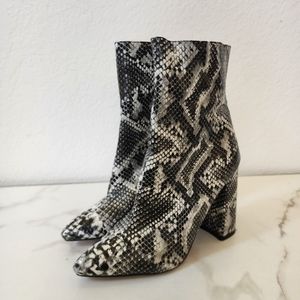 PRETTY LITTLE THING ALLIGATOR BOOTIES